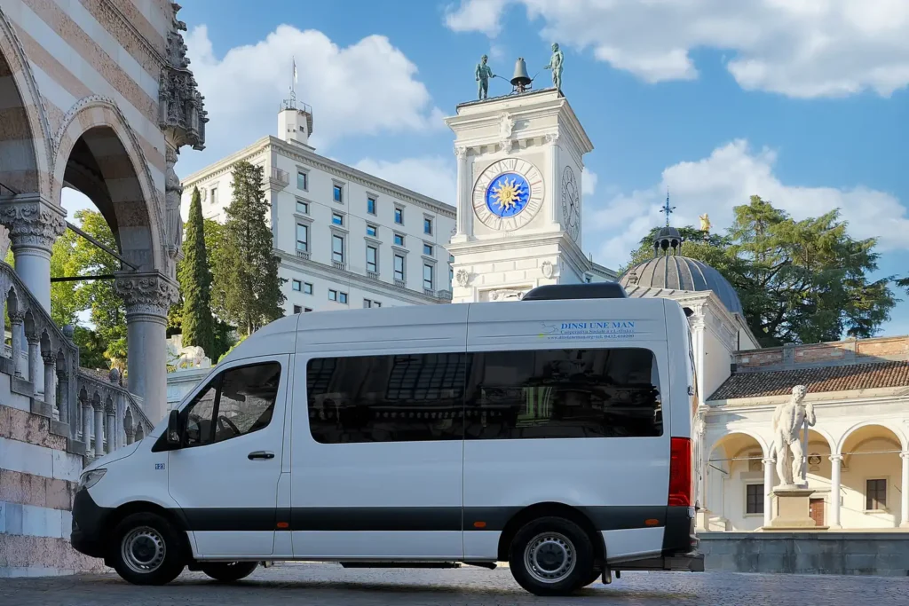 Minibus loggia lionello udine